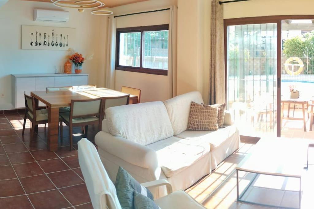 Suite En Sierramagna, Piscina Abierta El Ronquillo Esterno foto